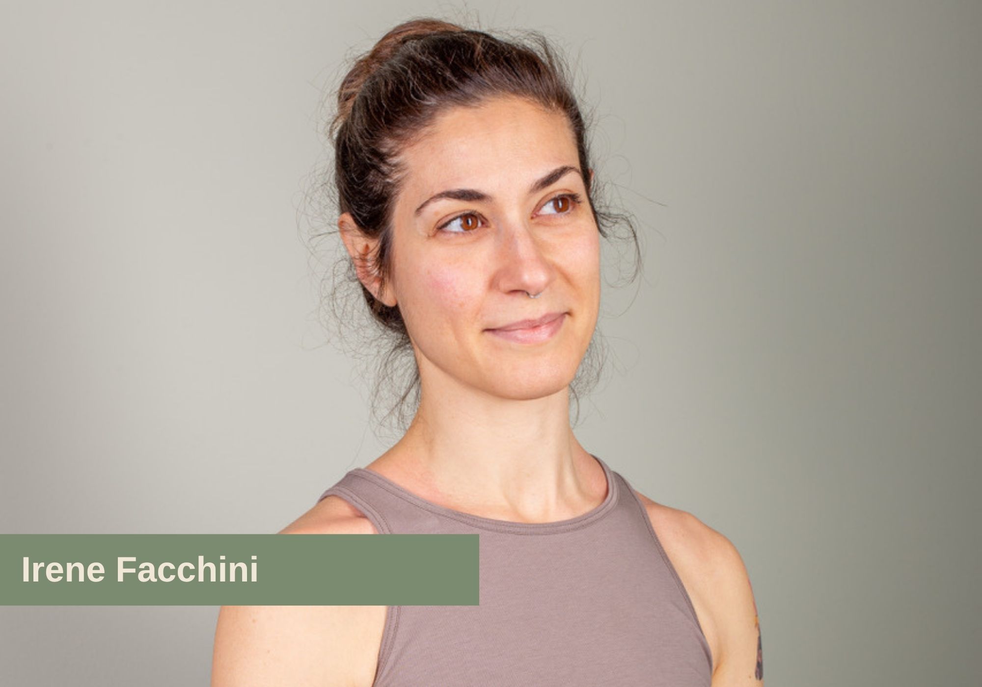 Lo yoga moderno come pratica di consapevolezza: l’integrazione di corpo e respiro per coltivare la conoscenza di sé.